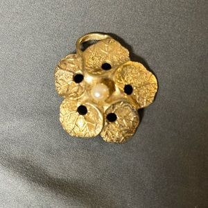 Rare Piece of Kramer Gold Toned Brooch with Pearl like Center